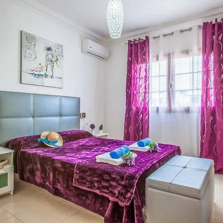 Deseada Vila Tías