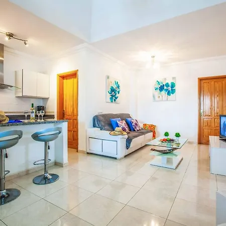 Deseada Vila Tías